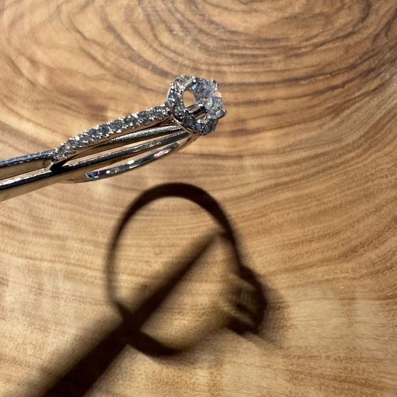 Diamond 💍 Ring (NWT) - Picture 4 of 14
